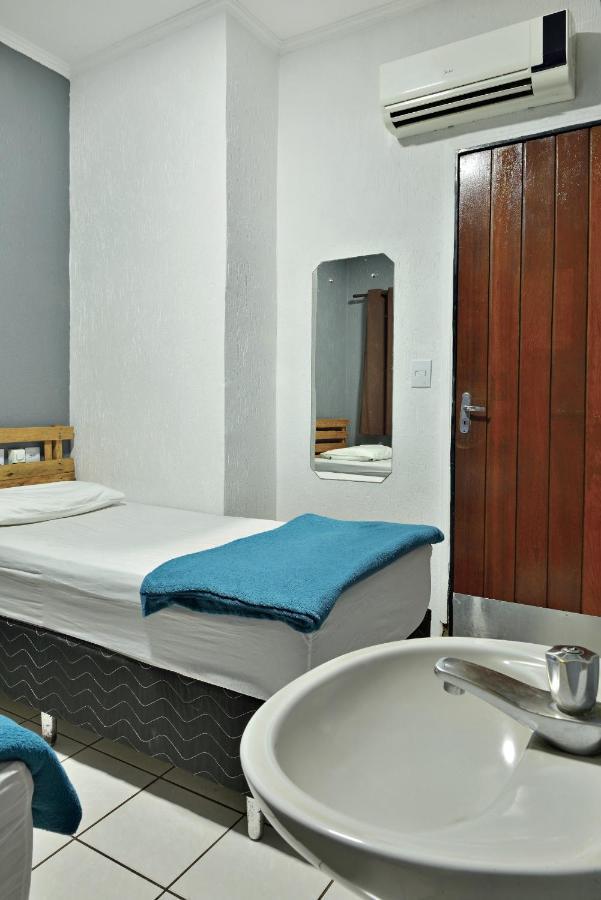 Hotel & Hostel Ribeirao ฮิเบเราเปรโต ภายนอก รูปภาพ