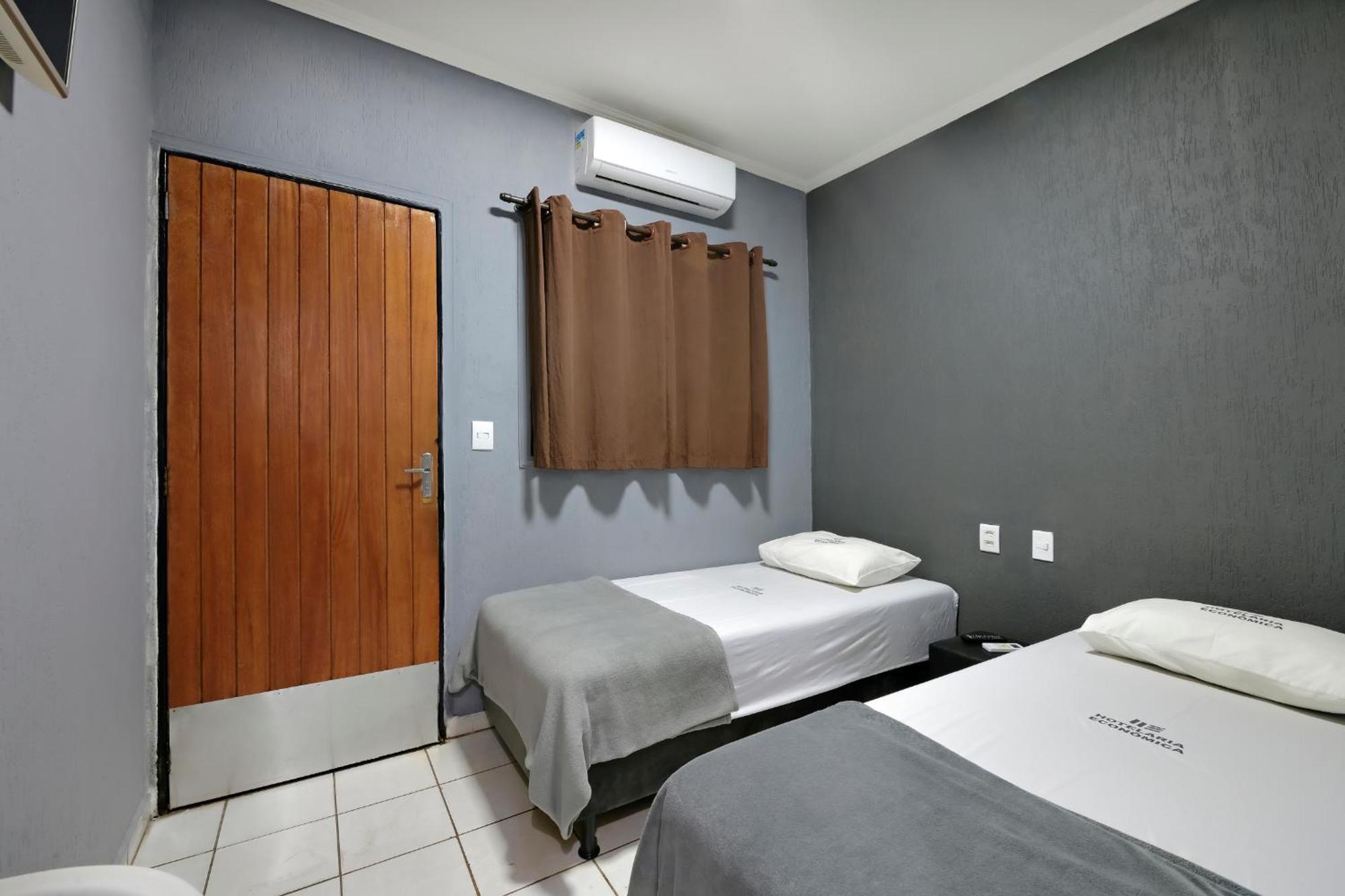 Hotel & Hostel Ribeirao ฮิเบเราเปรโต ภายนอก รูปภาพ