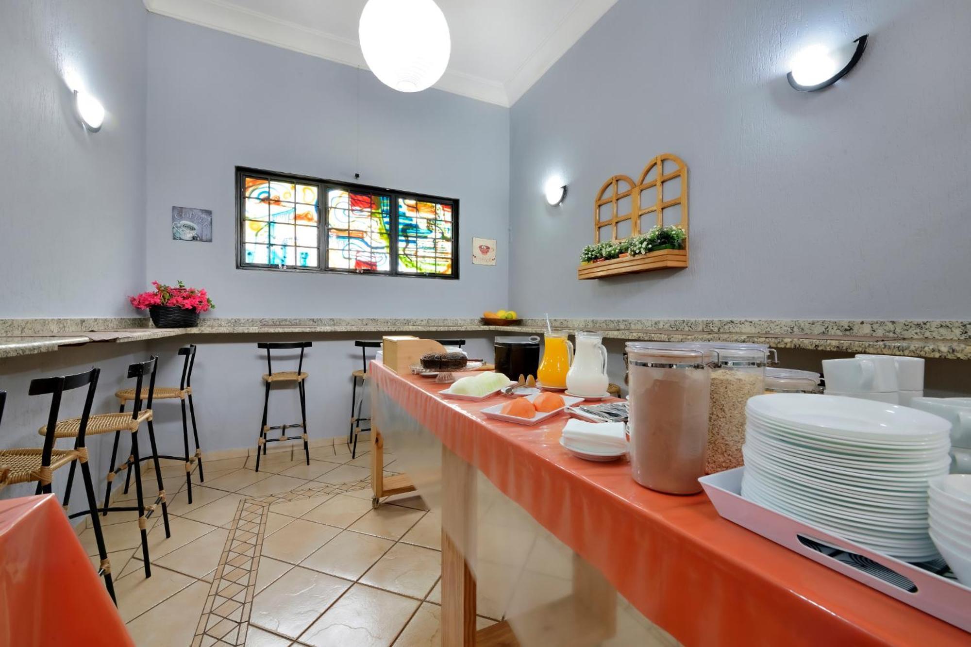 Hotel & Hostel Ribeirao ฮิเบเราเปรโต ภายนอก รูปภาพ